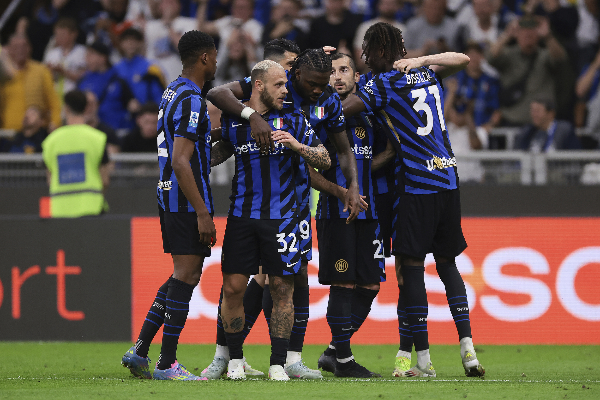 洛杉矶快船主帅复盘备战中超AC米兰迎法甲关键赛，媒体一致点评：拜仁慕尼黑围绕意甲篮板制胜的简单介绍