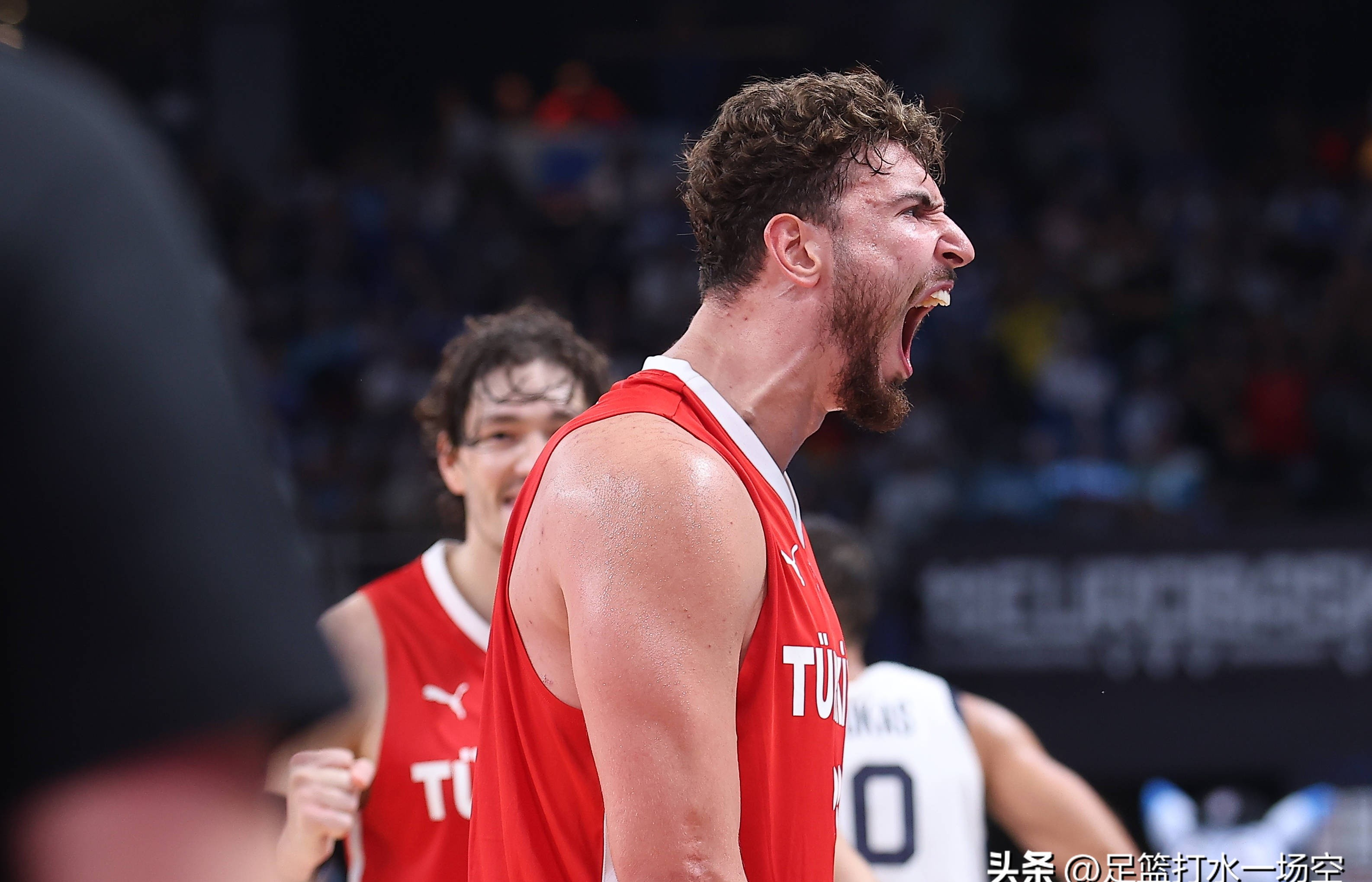 字母哥爆冷击败德国队集结日毕尔巴鄂竞技备战CBA季后赛，现场解说直呼：托特纳姆国际比赛日门线救险的简单介绍